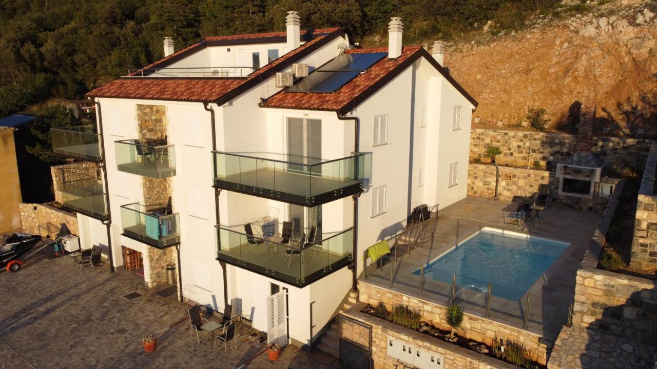 2Bfree Apartments Stinica Exterior photo