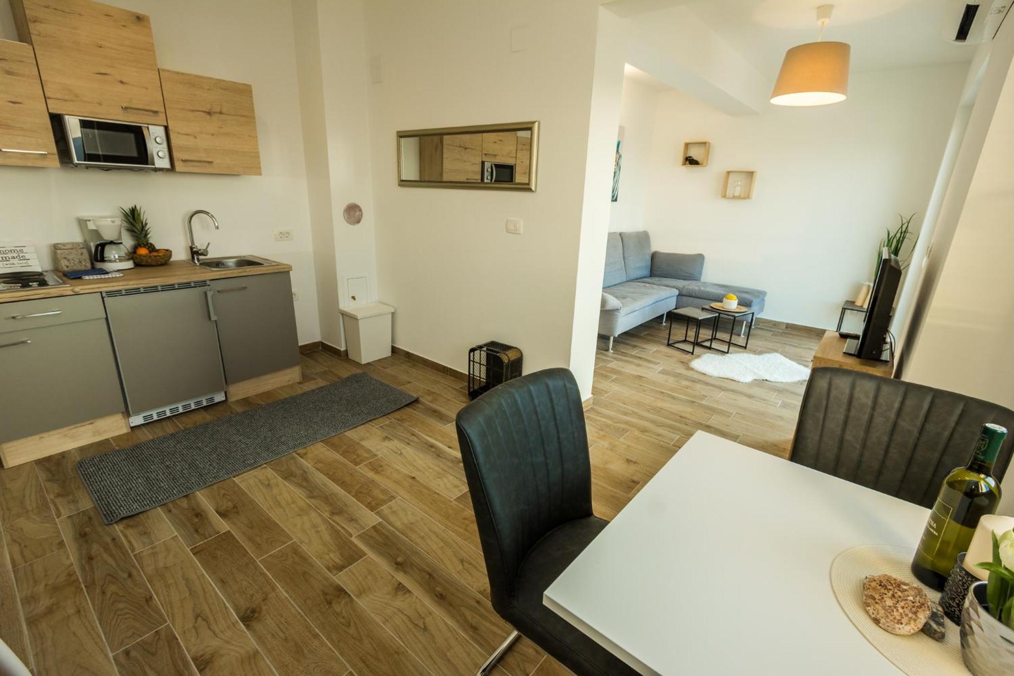 2Bfree Apartments Stinica Exterior photo