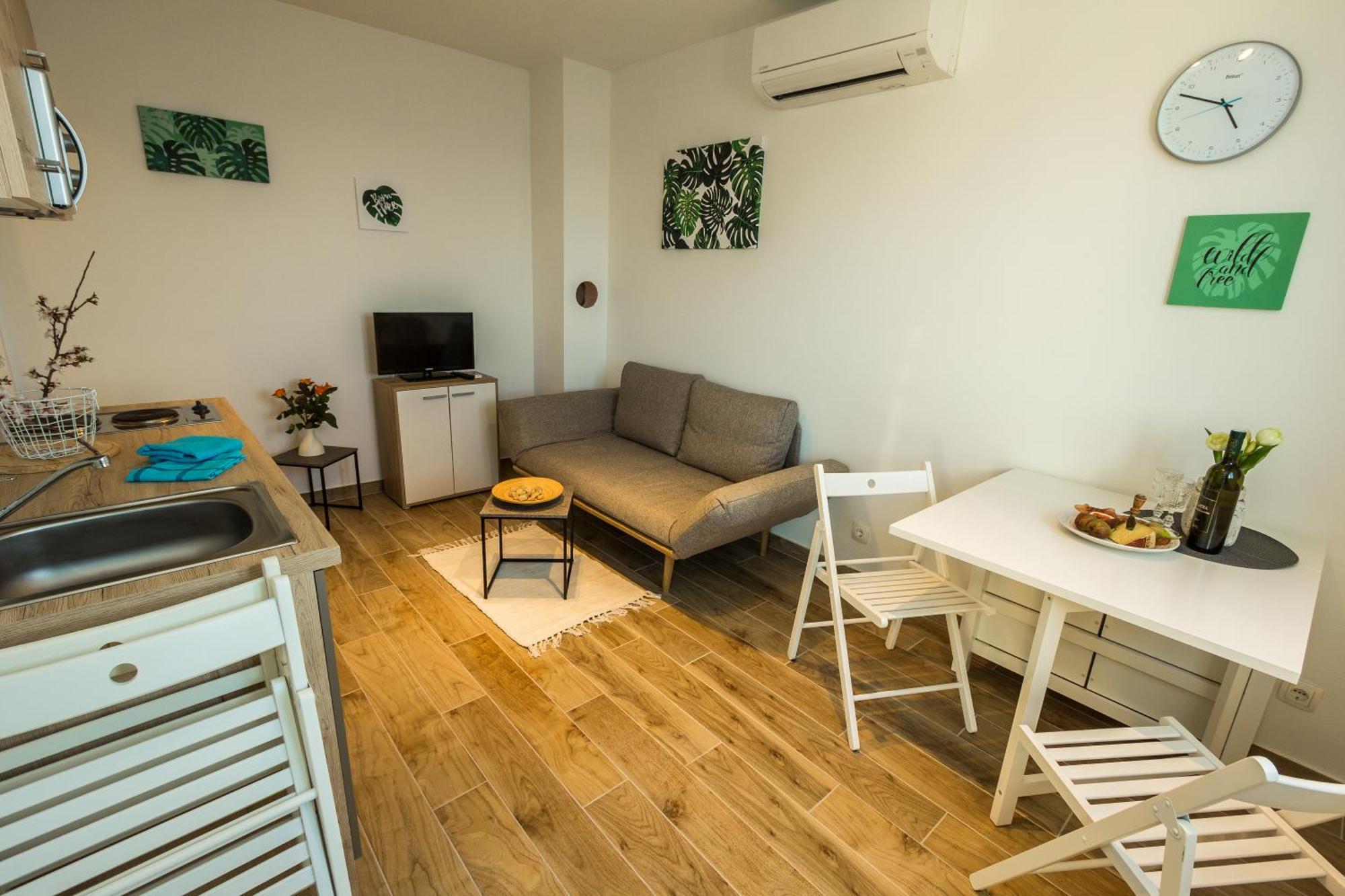 2Bfree Apartments Stinica Exterior photo