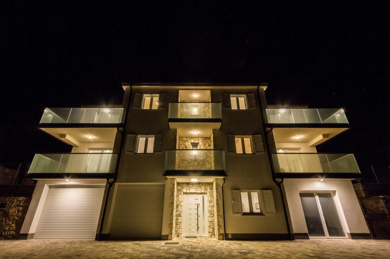 2Bfree Apartments Stinica Exterior photo