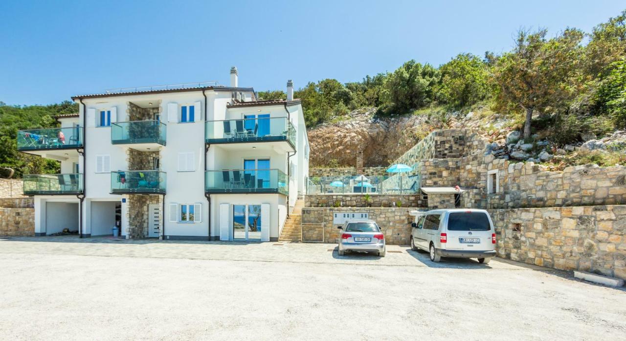 2Bfree Apartments Stinica Exterior photo