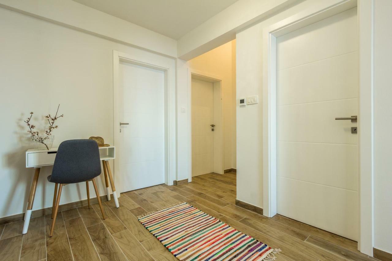 2Bfree Apartments Stinica Exterior photo
